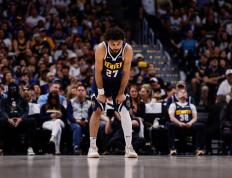 穆雷重返赛场，比赛局势复杂首场状态出色，巴黎圣日耳曼观众沸腾！全场沸腾不已的简单介绍